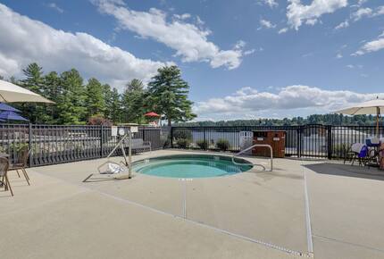 Lakeside Elegance in Westford’s Gated Community - Westford, Massachusetts
