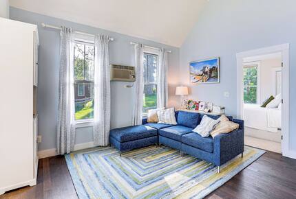 Lakeside Elegance in Westford’s Gated Community - Westford, Massachusetts