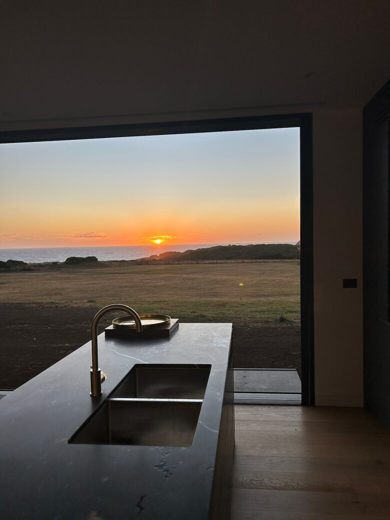 Elegant Beachfront Sanctuary with Sauna & Cold Plunge - Ventnor, Australia