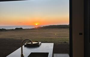 Elegant Beachfront Sanctuary with Sauna & Cold Plunge - Ventnor, Australia