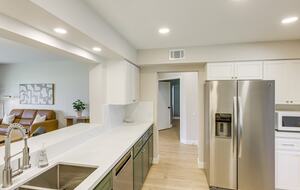 Sunlit Serenity on the 15th Hole - Palm Desert, California