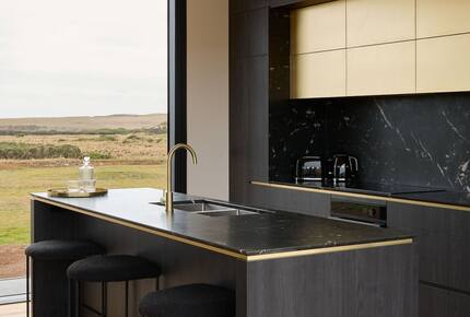 Elegant Beachfront Sanctuary with Sauna & Cold Plunge - Ventnor, Australia