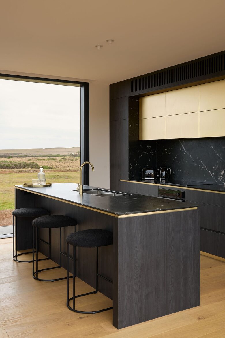 Elegant Beachfront Sanctuary with Sauna & Cold Plunge - Ventnor, Australia