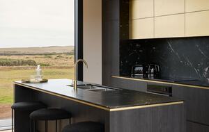 Elegant Beachfront Sanctuary with Sauna & Cold Plunge - Ventnor, Australia