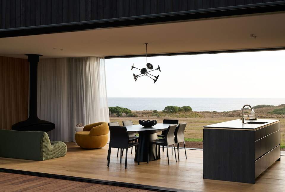 Elegant Beachfront Sanctuary with Sauna & Cold Plunge - Ventnor, Australia