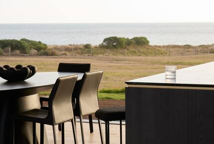 Elegant Beachfront Sanctuary with Sauna & Cold Plunge - Ventnor, Australia