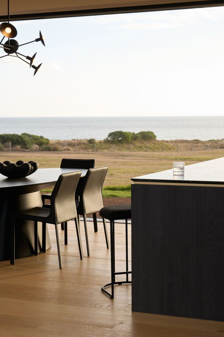 Elegant Beachfront Sanctuary with Sauna & Cold Plunge - Ventnor, Australia