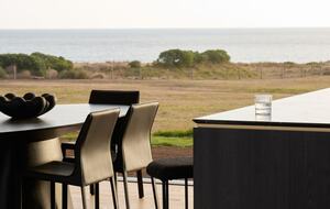 Elegant Beachfront Sanctuary with Sauna & Cold Plunge - Ventnor, Australia