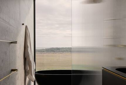 Elegant Beachfront Sanctuary with Sauna & Cold Plunge - Ventnor, Australia