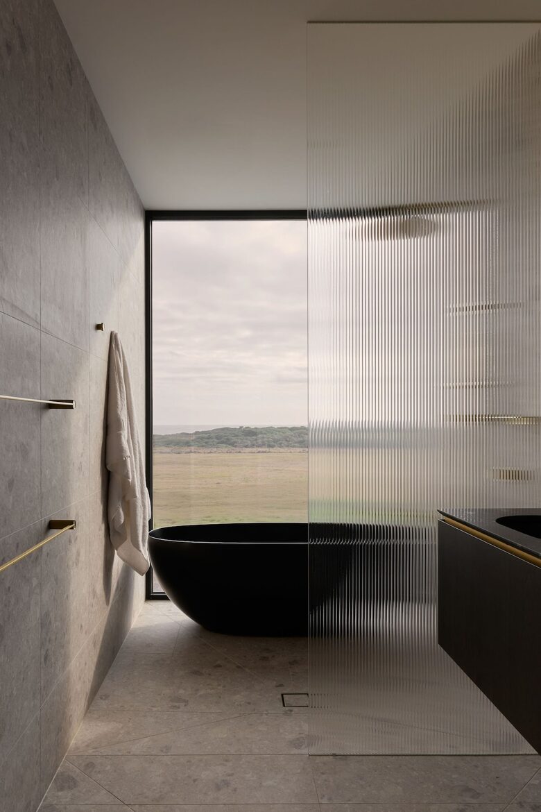 Elegant Beachfront Sanctuary with Sauna & Cold Plunge - Ventnor, Australia