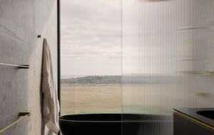 Elegant Beachfront Sanctuary with Sauna & Cold Plunge - Ventnor, Australia