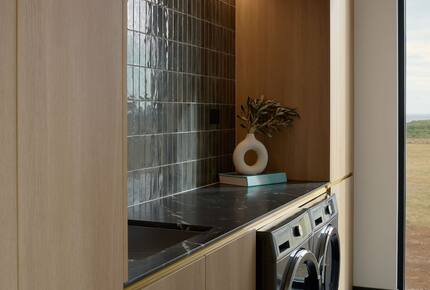 Elegant Beachfront Sanctuary with Sauna & Cold Plunge - Ventnor, Australia