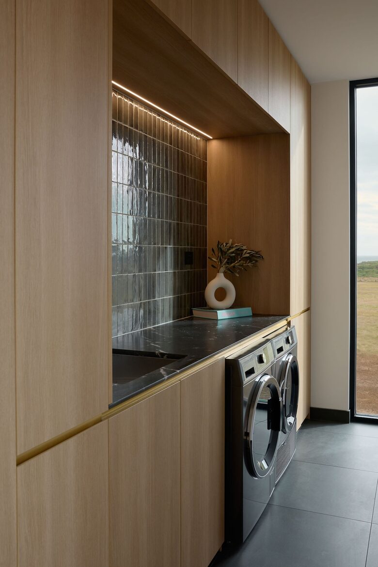 Elegant Beachfront Sanctuary with Sauna & Cold Plunge - Ventnor, Australia