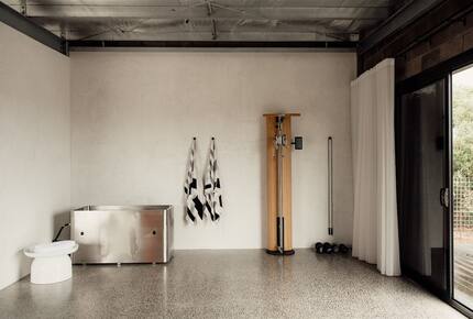 Elegant Beachfront Sanctuary with Sauna & Cold Plunge - Ventnor, Australia