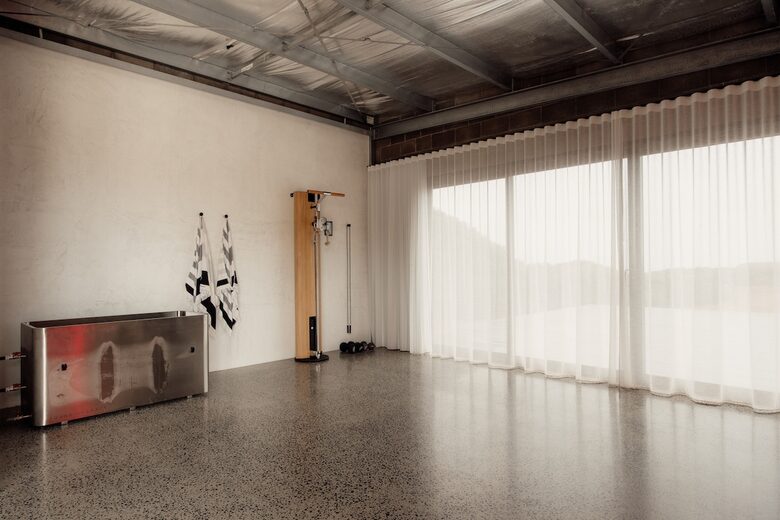 Elegant Beachfront Sanctuary with Sauna & Cold Plunge - Ventnor, Australia