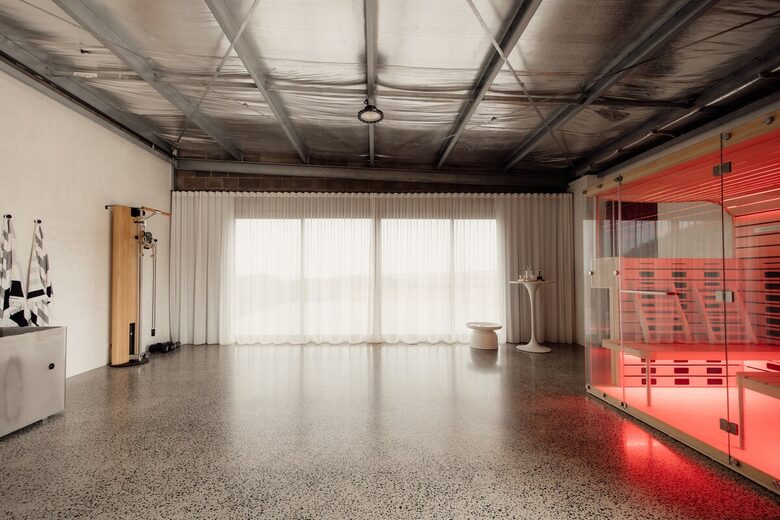 Elegant Beachfront Sanctuary with Sauna & Cold Plunge - Ventnor, Australia