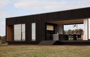 Elegant Beachfront Sanctuary with Sauna & Cold Plunge - Ventnor, Australia
