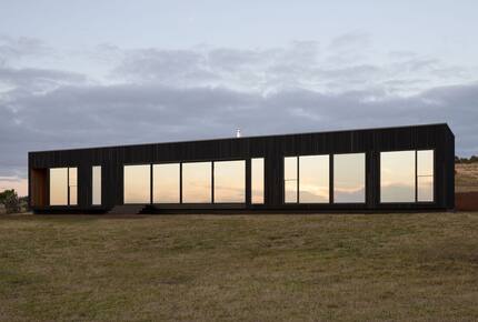 Elegant Beachfront Sanctuary with Sauna & Cold Plunge - Ventnor, Australia