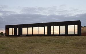 Elegant Beachfront Sanctuary with Sauna & Cold Plunge - Ventnor, Australia