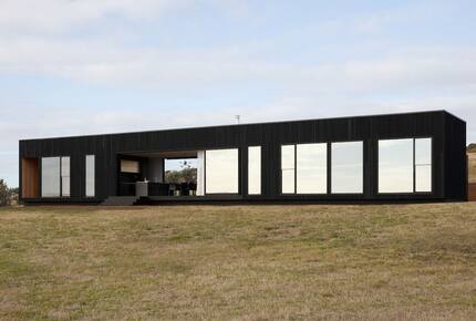 Elegant Beachfront Sanctuary with Sauna & Cold Plunge - Ventnor, Australia