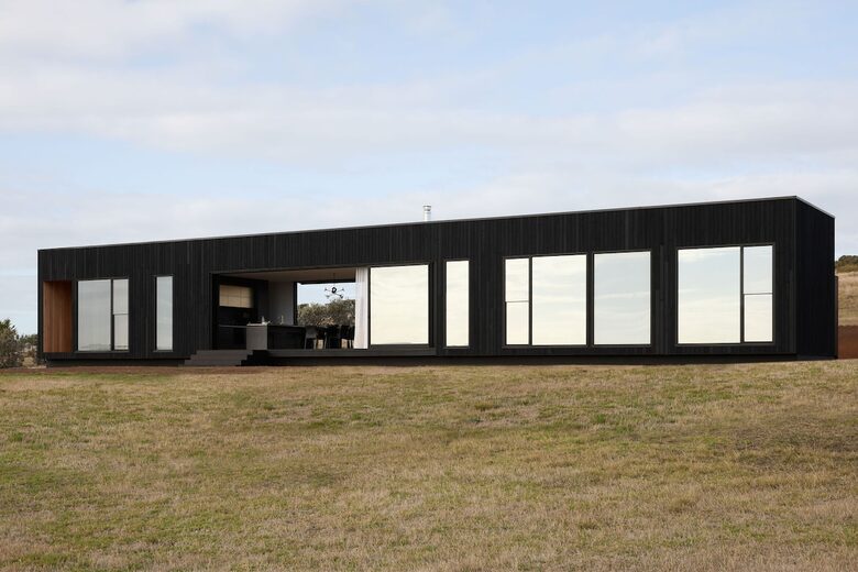 Elegant Beachfront Sanctuary with Sauna & Cold Plunge - Ventnor, Australia