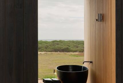 Elegant Beachfront Sanctuary with Sauna & Cold Plunge - Ventnor, Australia