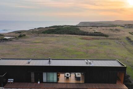 Elegant Beachfront Sanctuary with Sauna & Cold Plunge - Ventnor, Australia