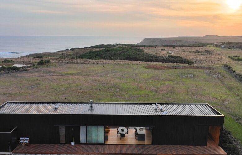 Elegant Beachfront Sanctuary with Sauna & Cold Plunge - Ventnor, Australia