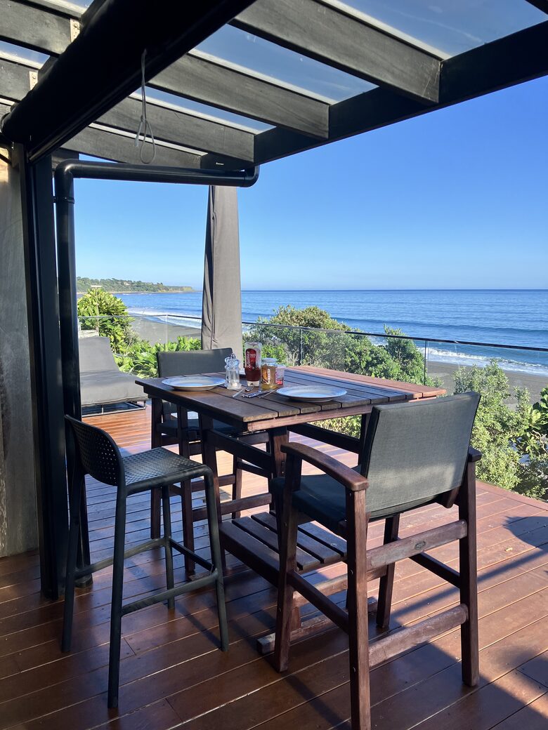 Modernist Gem with Ocean Views and Private Beach Access - Ōakura, New Zealand