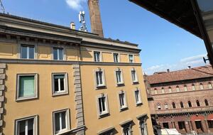Elegant Bologna Apartment Near the Iconic Asinelli Towers - Bologna, Italy