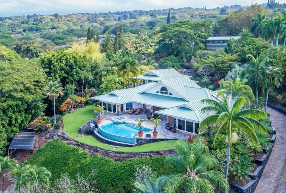 Serene Hawaiian Estate Above the Sea - Kailua Kona, Hawaii
