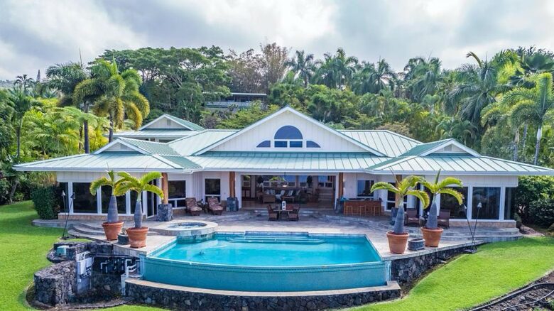 Serene Hawaiian Estate Above the Sea - Kailua Kona, Hawaii