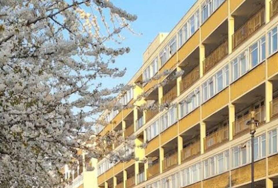 Thameside 2BD Apartment - London, United Kingdom