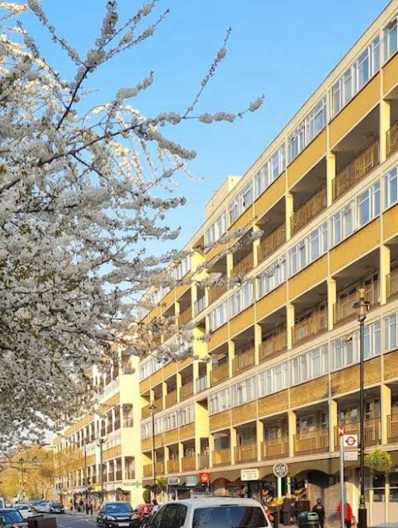 Thameside 2BD Apartment - London, United Kingdom