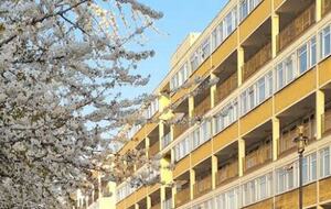 Thameside 2BD Apartment - London, United Kingdom