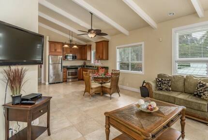 Serene Hawaiian Estate Above the Sea - Kailua Kona, Hawaii