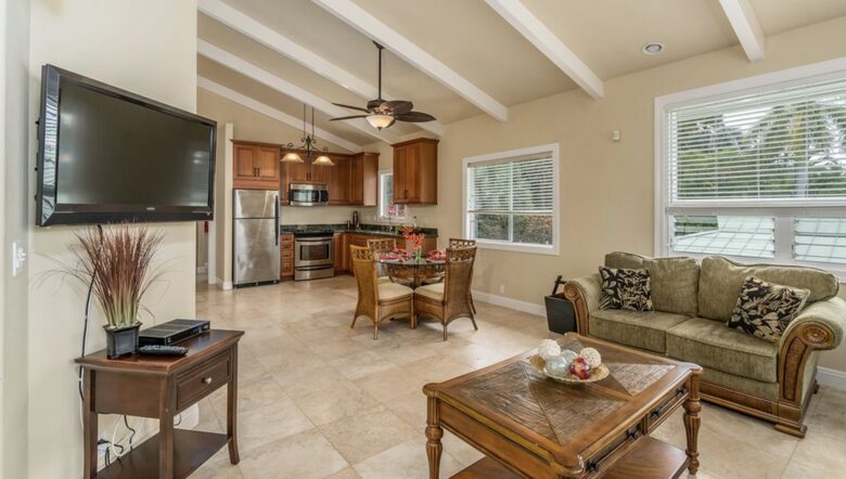 Serene Hawaiian Estate Above the Sea - Kailua Kona, Hawaii