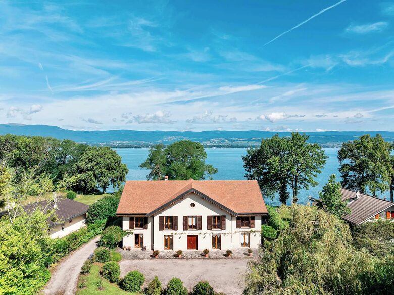 Lake Geneva frontlake House & Private Beach - Nernier, France