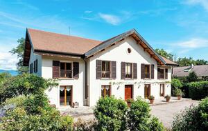 Lake Geneva frontlake House & Private Beach - Nernier, France