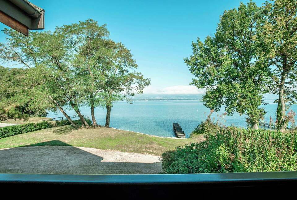 Lake Geneva frontlake House & Private Beach - Nernier, France