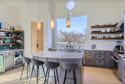 Aquinnah's Hidden Hilltop Haven - Aquinnah, Massachusetts