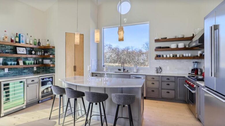 Aquinnah's Hidden Hilltop Haven - Aquinnah, Massachusetts