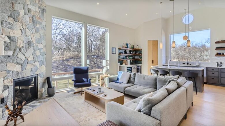 Aquinnah's Hidden Hilltop Haven - Aquinnah, Massachusetts