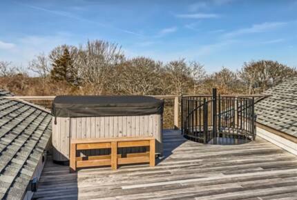 Aquinnah's Hidden Hilltop Haven - Aquinnah, Massachusetts