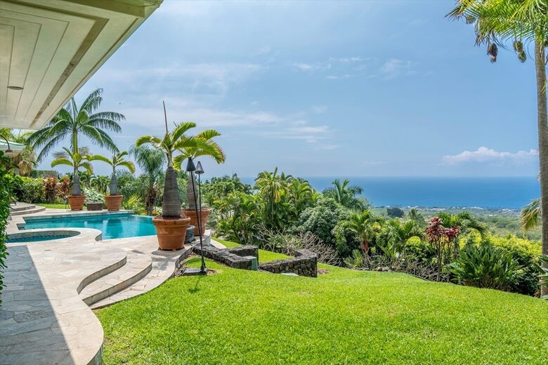 Serene Hawaiian Estate Above the Sea - Kailua Kona, Hawaii