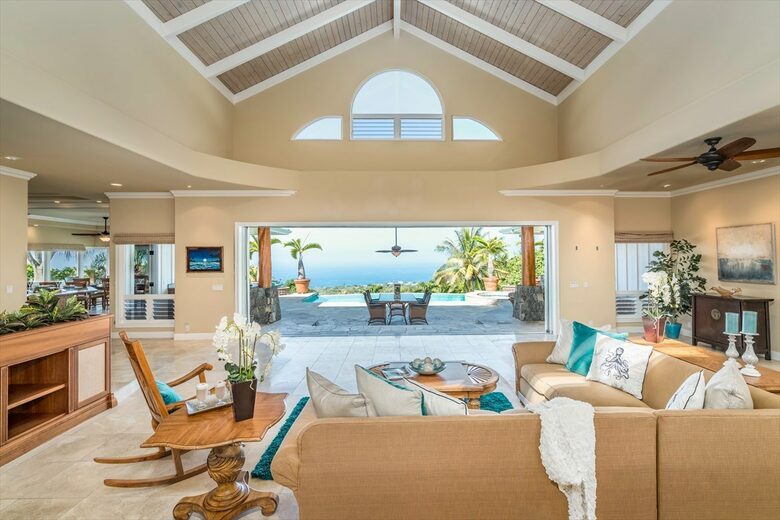 Serene Hawaiian Estate Above the Sea - Kailua Kona, Hawaii