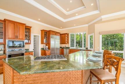 Serene Hawaiian Estate Above the Sea - Kailua Kona, Hawaii