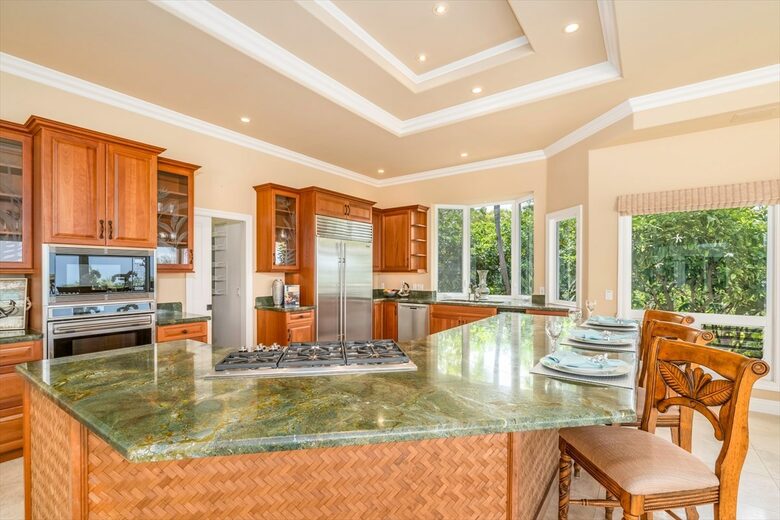 Serene Hawaiian Estate Above the Sea - Kailua Kona, Hawaii