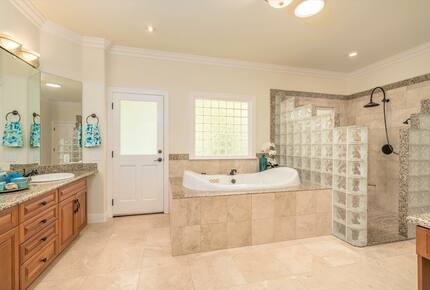 Serene Hawaiian Estate Above the Sea - Kailua Kona, Hawaii