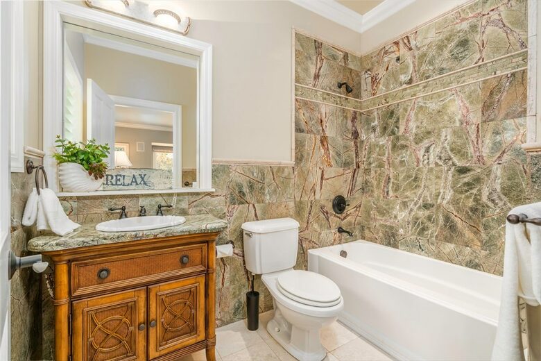 Serene Hawaiian Estate Above the Sea - Kailua Kona, Hawaii